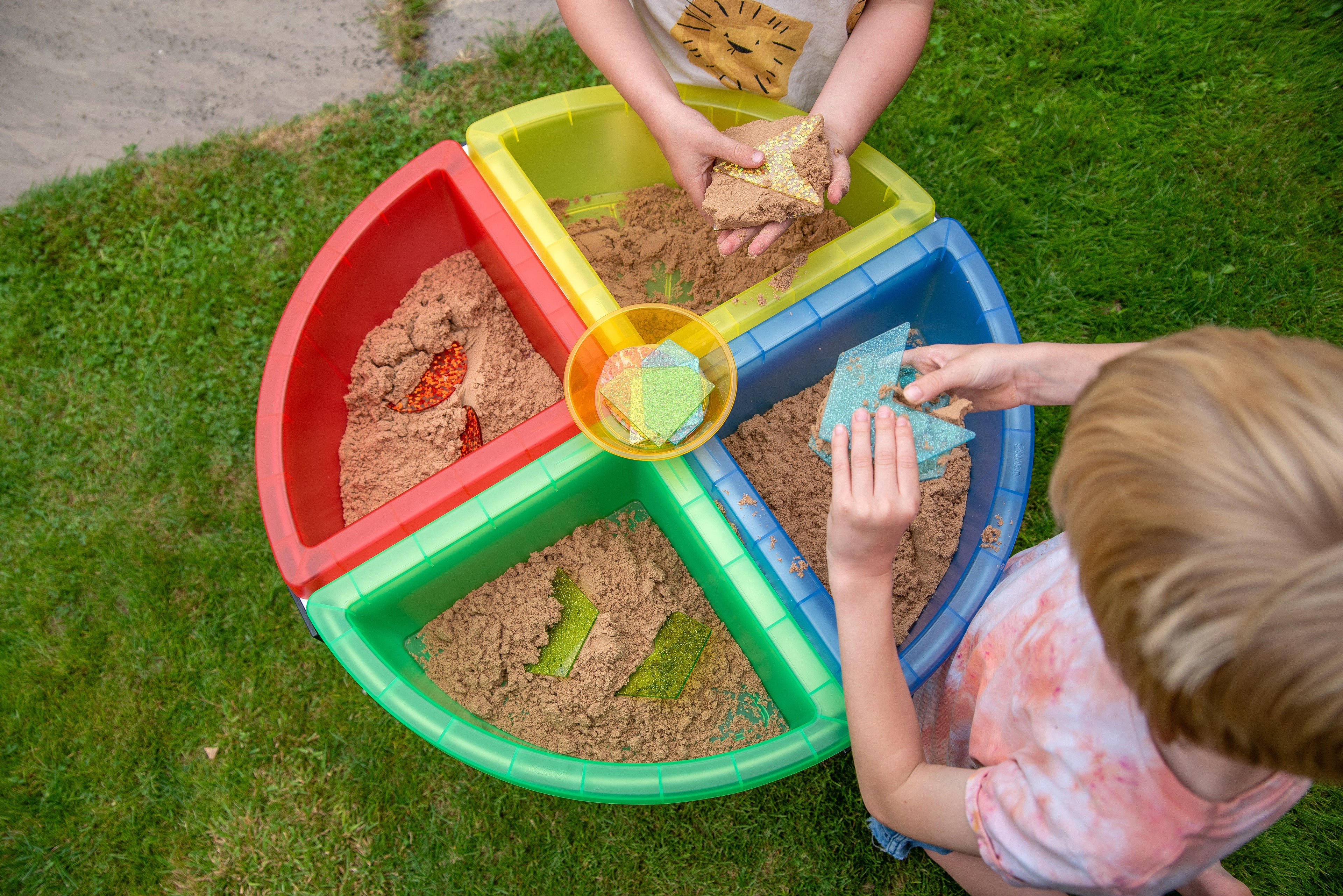 Quadrant color tray set with stand, sand-filled bins in red, green, yellow and blue