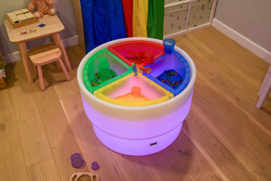 Four-quadrant plastic sand tray with multicolor partitions