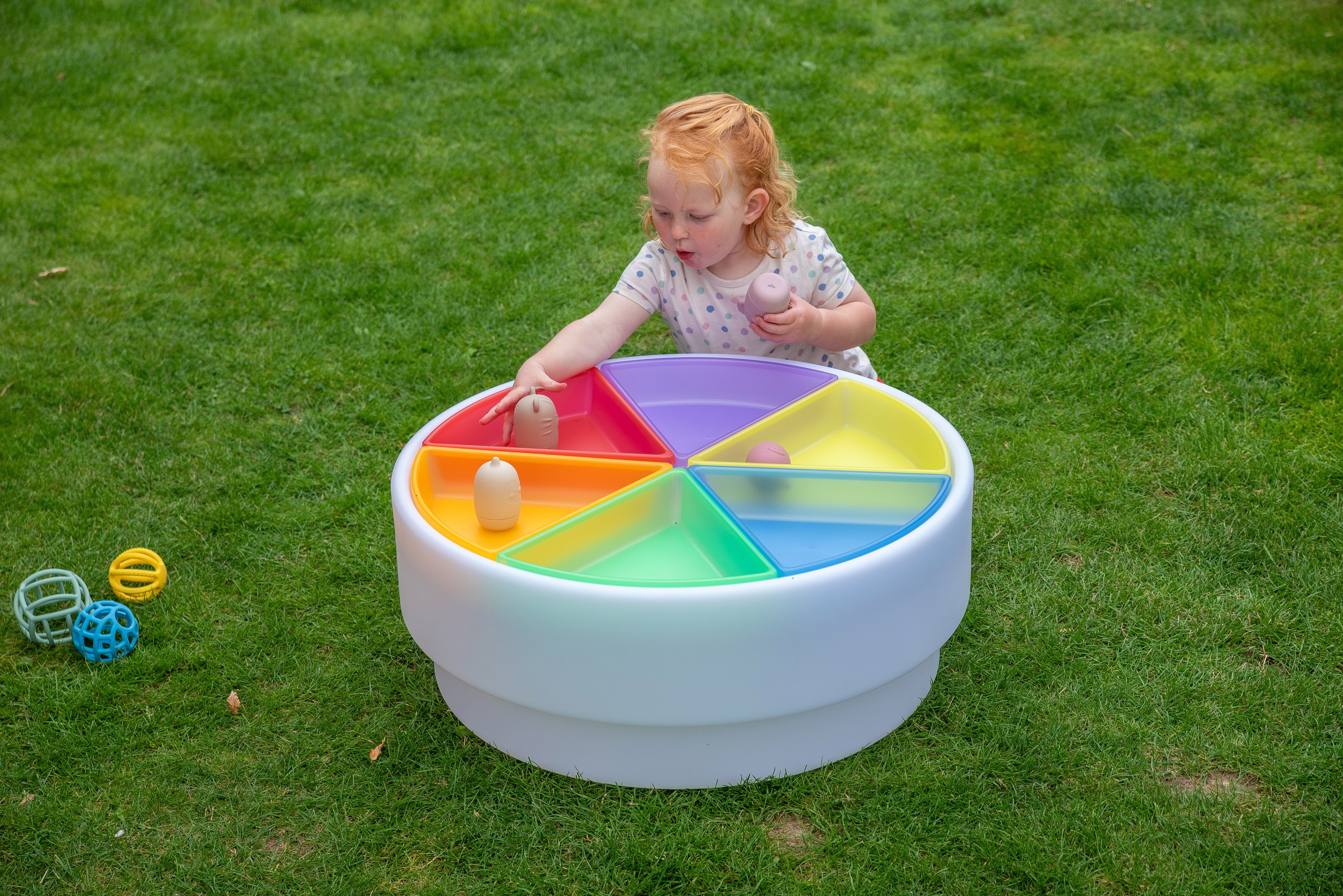 Round plastic color tray set with 6 rainbow compartments for kids to sort pieces