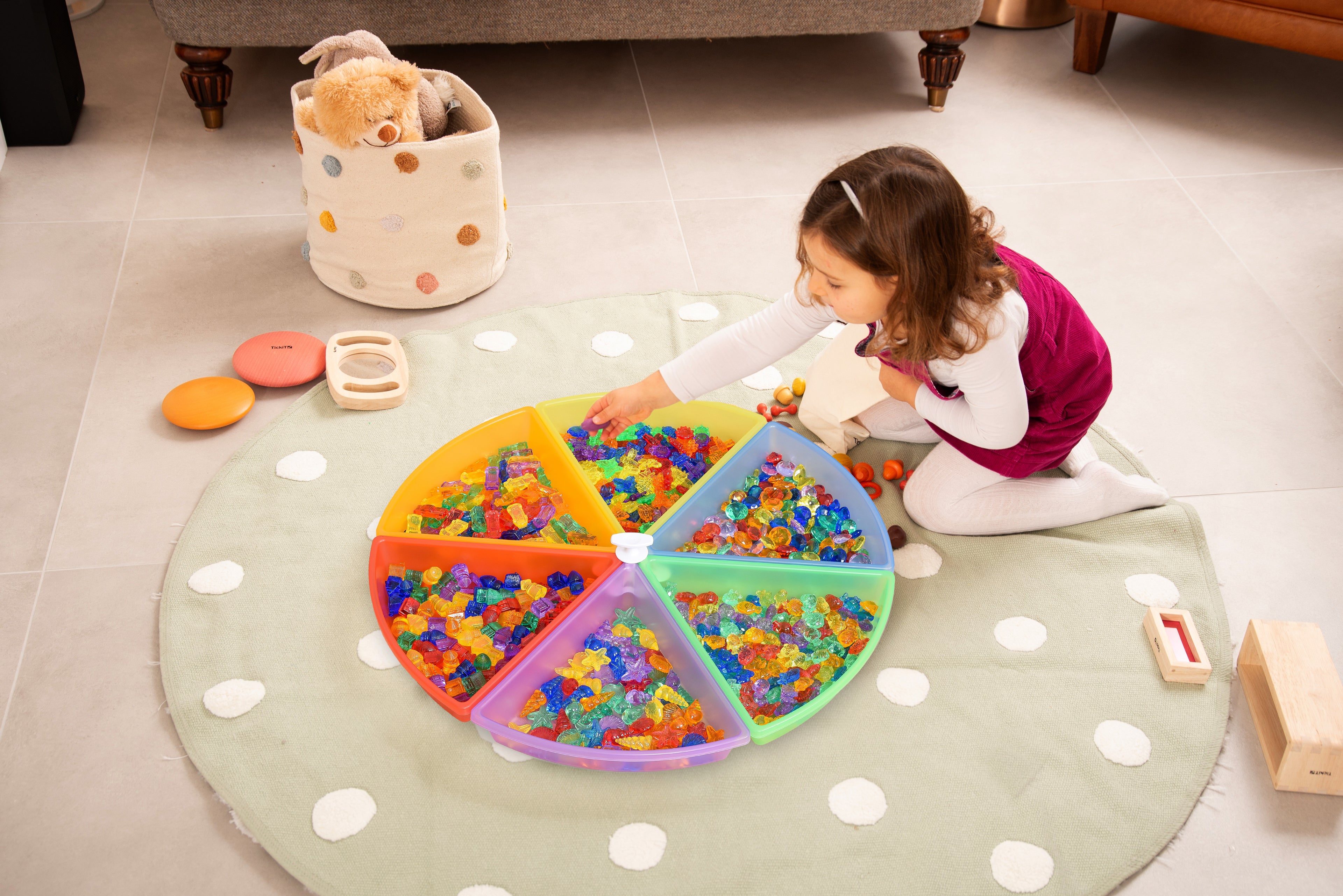 Round plastic color tray set with 6 rainbow compartments for sorting colorful pieces