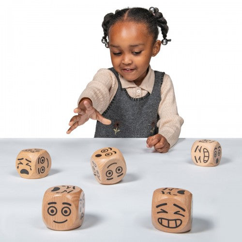 Pack of 5 emotion dice with printed faces and numbers, beige cubes