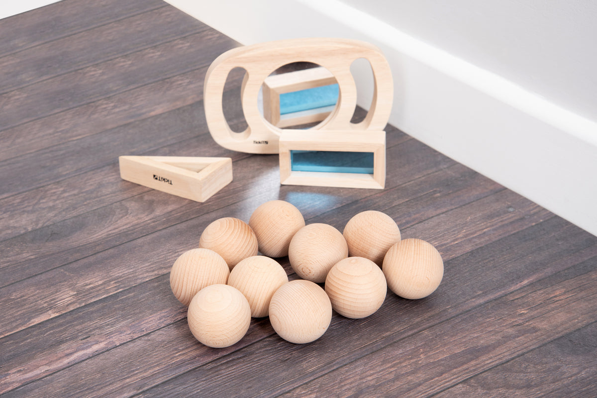 Natural wooden balls, 50mm, light wood round spheres on a surface.