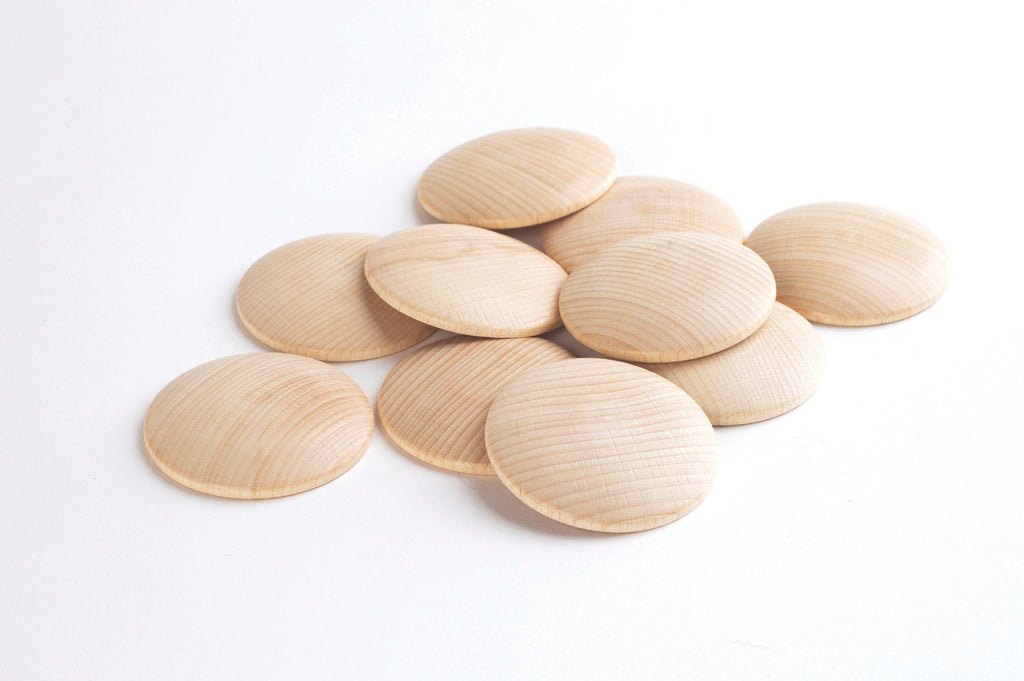 Natural wooden discs, light tan oval slices with fine parallel grain grooves