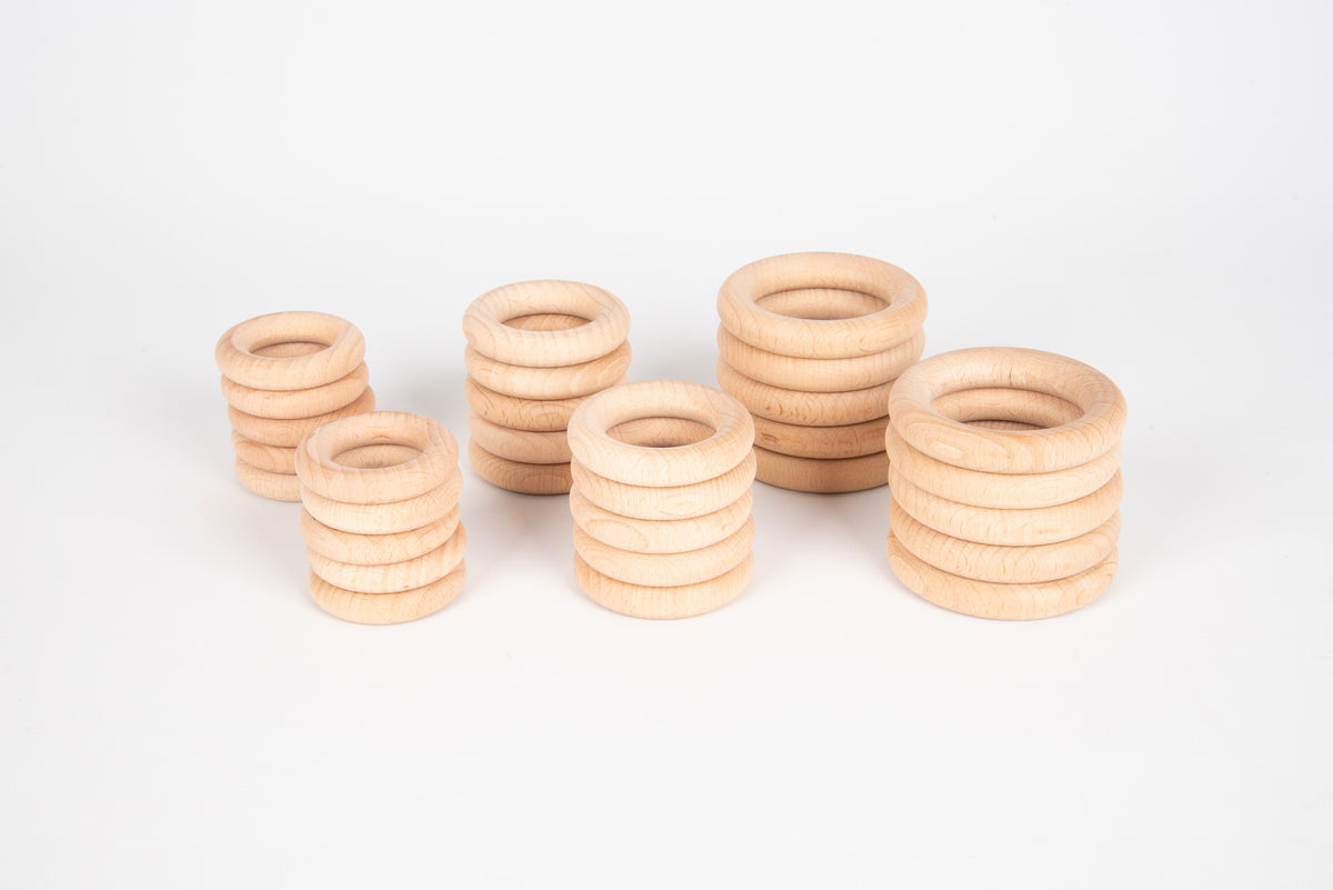 Natural wooden rings (48 mm), mixed stacks and loose rings in light wood