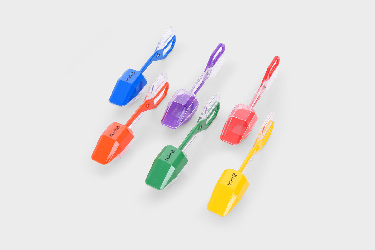 Multi-color plastic tongs with scoop ends, mixed red blue green yellow