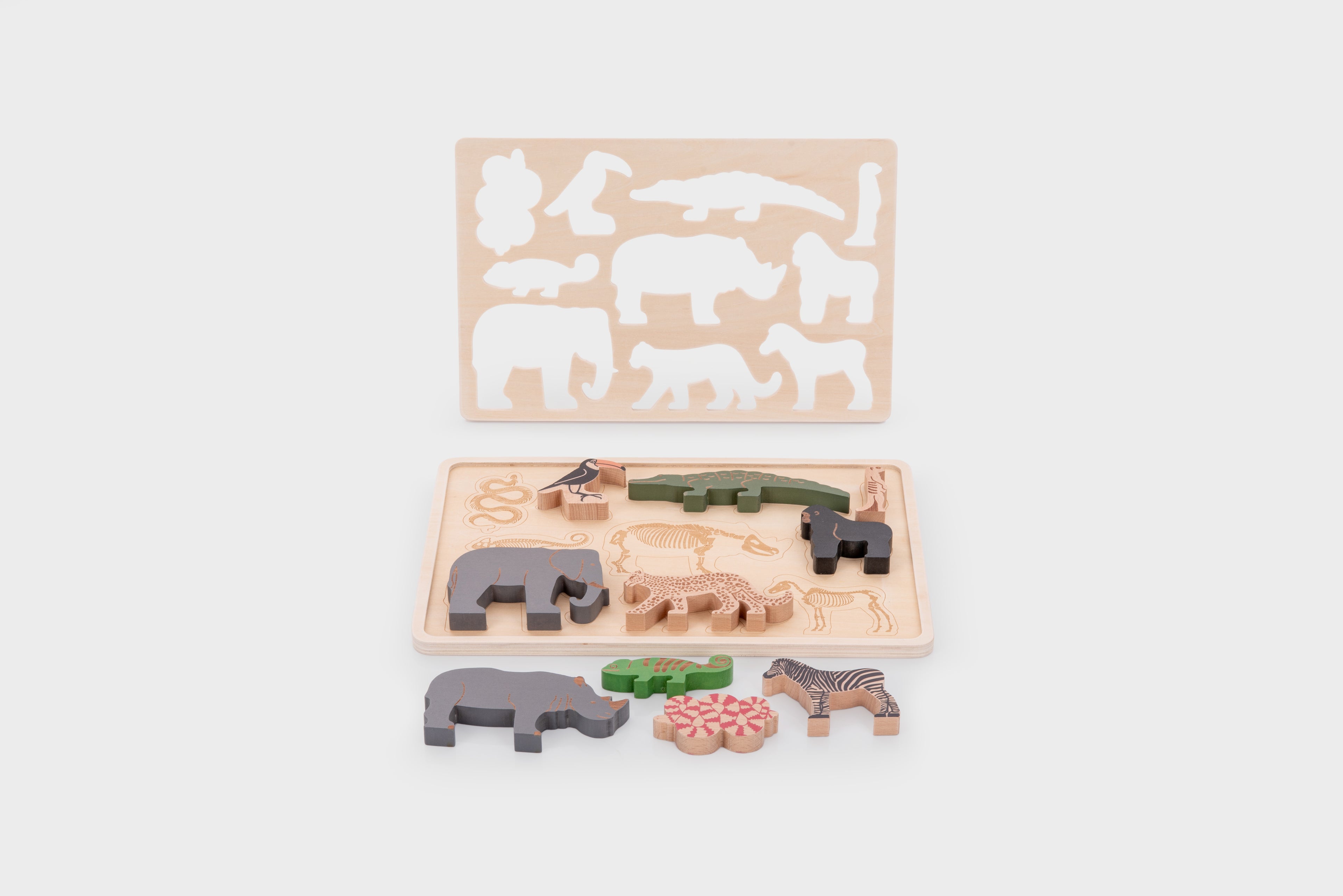Wooden safari animal layer puzzle set with board, tray, and detachable animal pieces