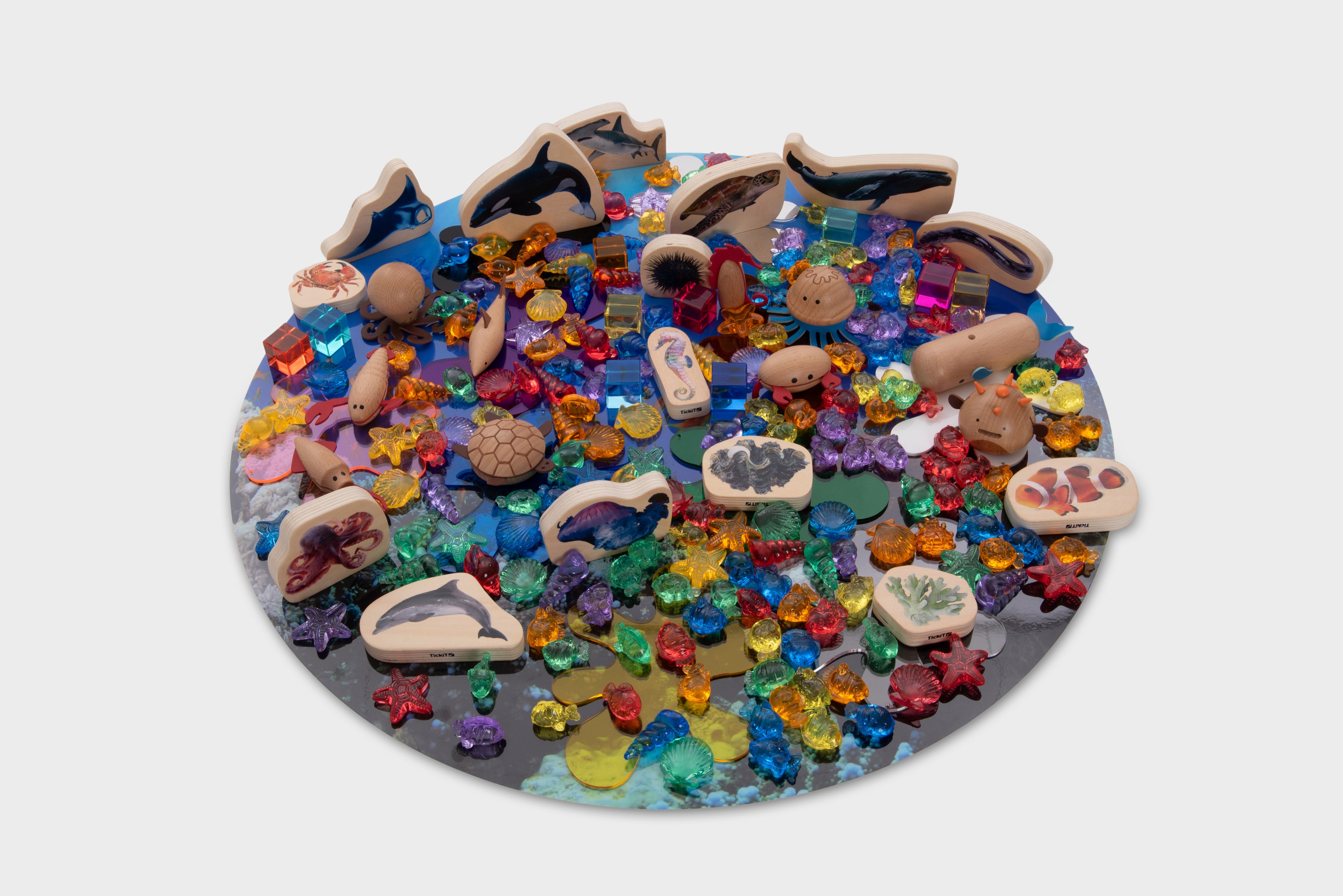 Sea animal toy set with assorted ocean figurines in round display