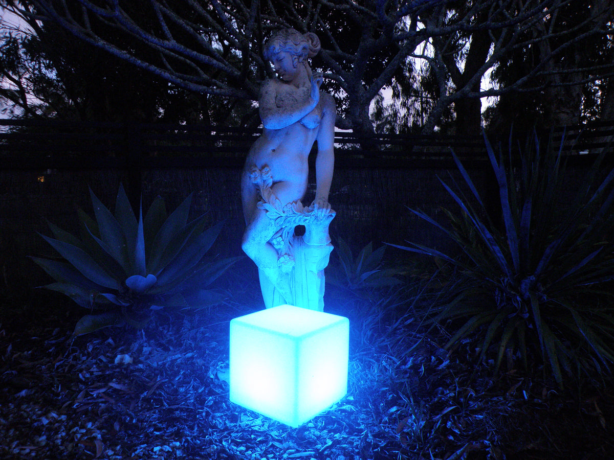 Light-up cube lamp, square LED cube glowing blue
