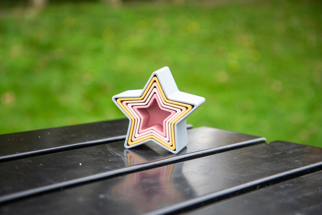 Single star-shaped stacking cup with layered pink and yellow stars on a base.