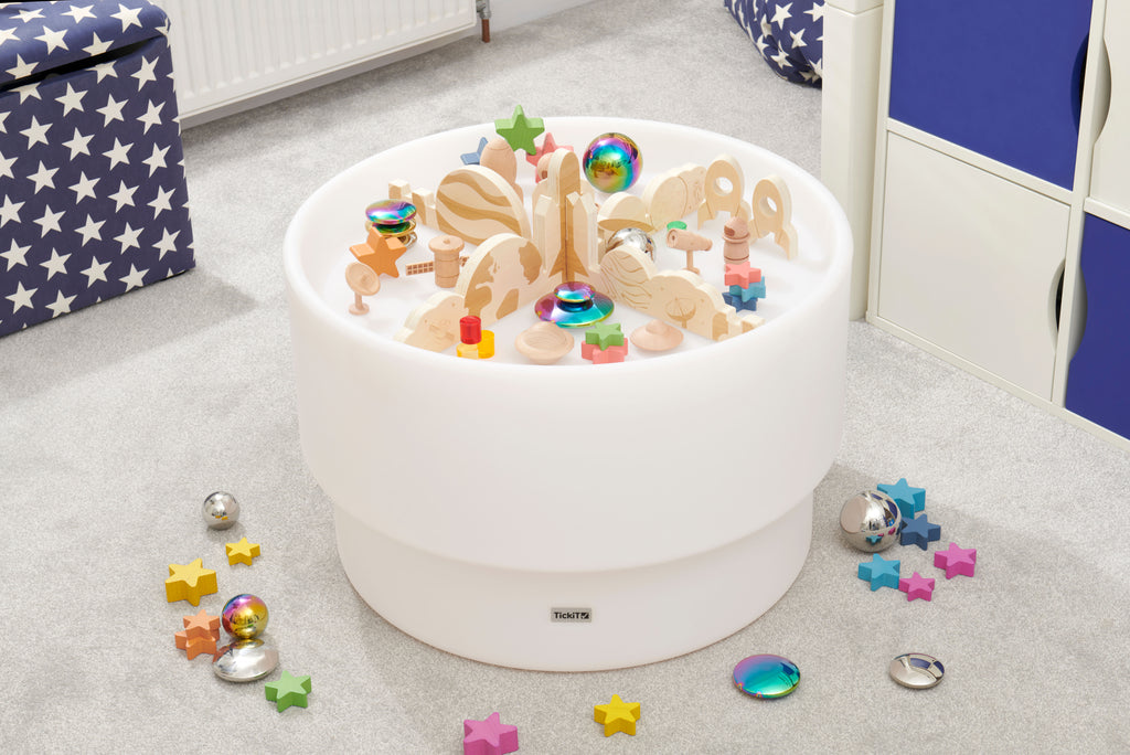 Space Discovery divider playset in round tray with rocket and planet pieces
