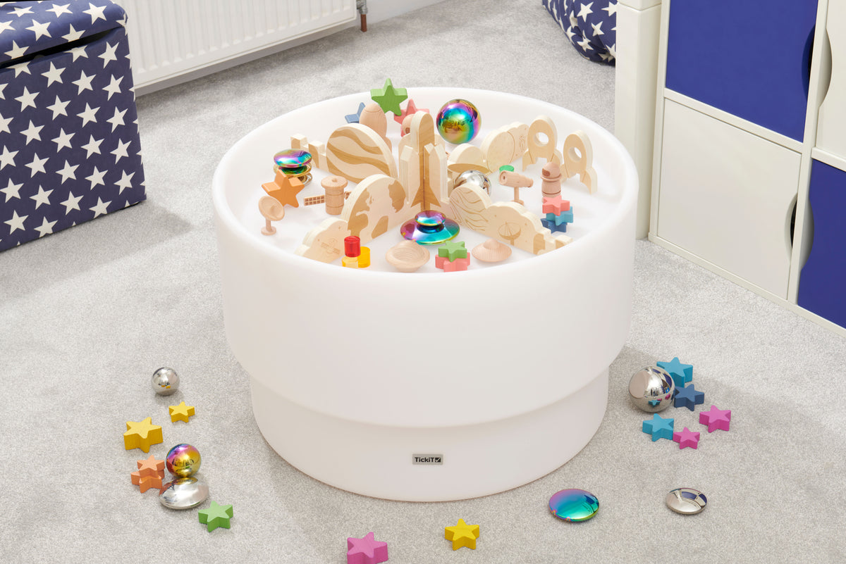 Space Discovery divider playset in round tray with rocket and planet pieces