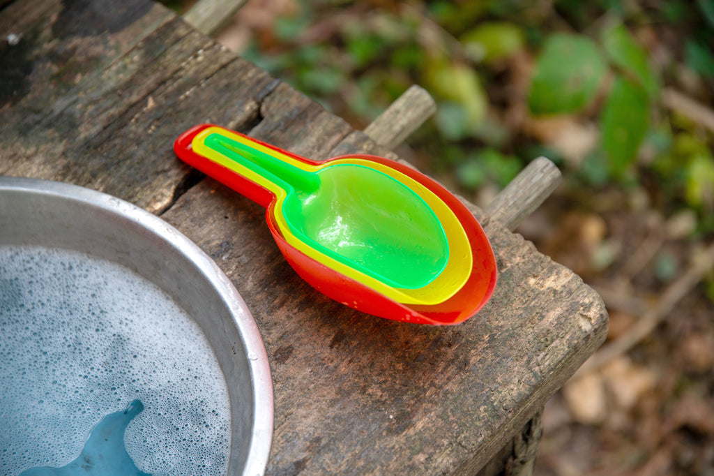 Translucent nesting scoop with red handle and green scoop