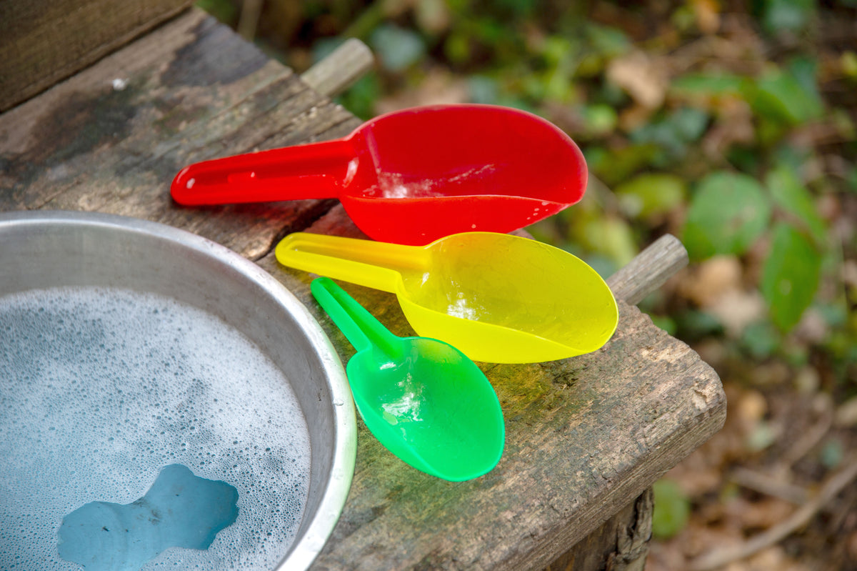 Translucent nesting scoops set: red, yellow, and green scoops