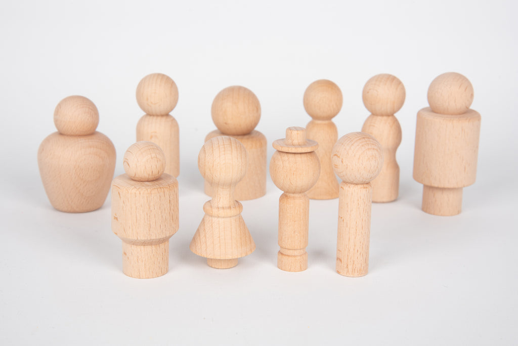 Wooden human figures, front view of assorted standing pieces with rounded heads