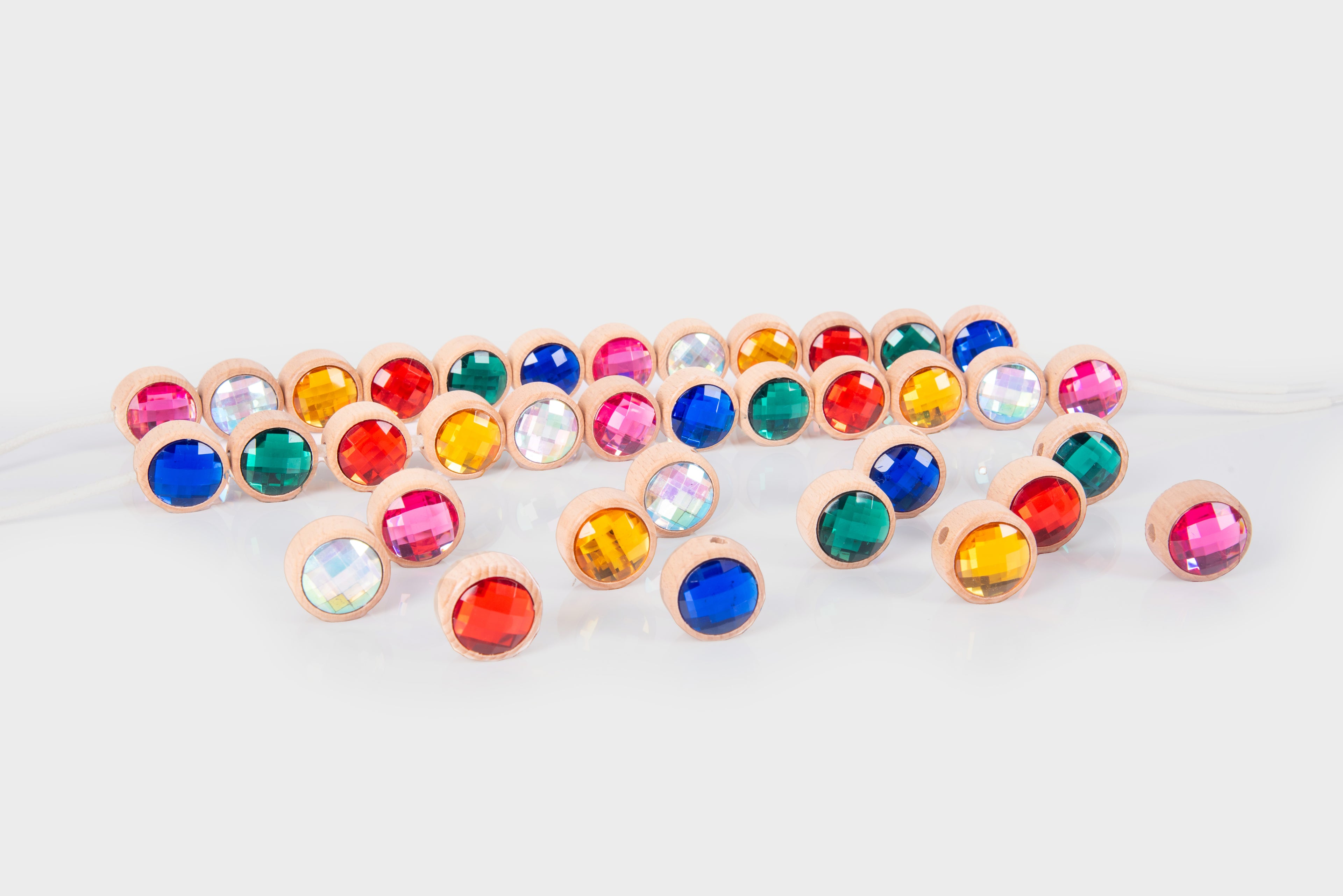 Wooden lacing jewels necklace with colorful round beads and white lace ties