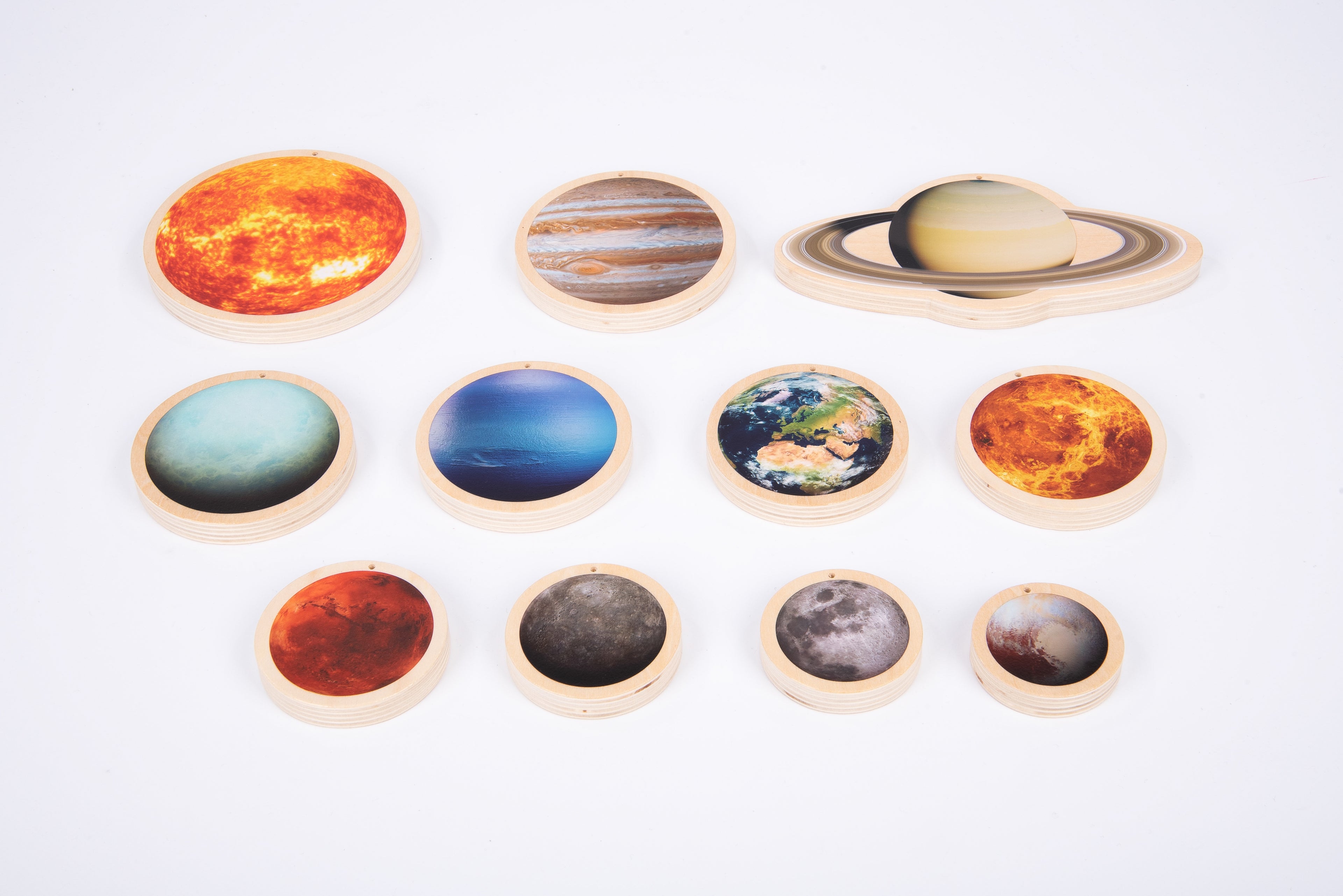 Wooden solar system discs with planet artwork, including Saturn rings and a large Sun