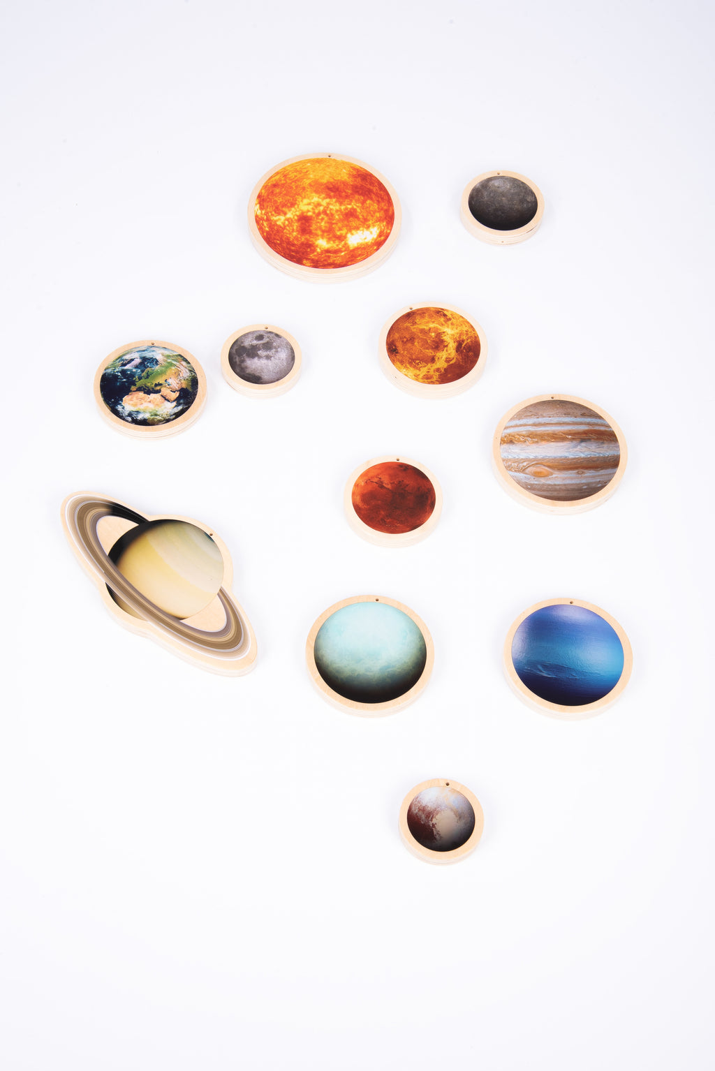Wooden solar system discs with colorful planet images, including a Saturn ring design